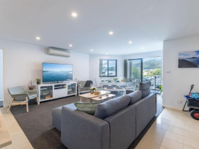 Dolphin Cove 8, 2-6 Government Rd - Air conditioning, Wi-Fi, lift, secure parking and close to town Nelson Bay